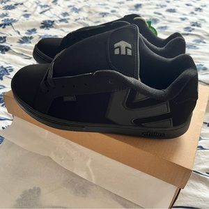 Brand new in box Etnie’s Fader skate shoes in black dirty wash, size 8 m/9.5 w